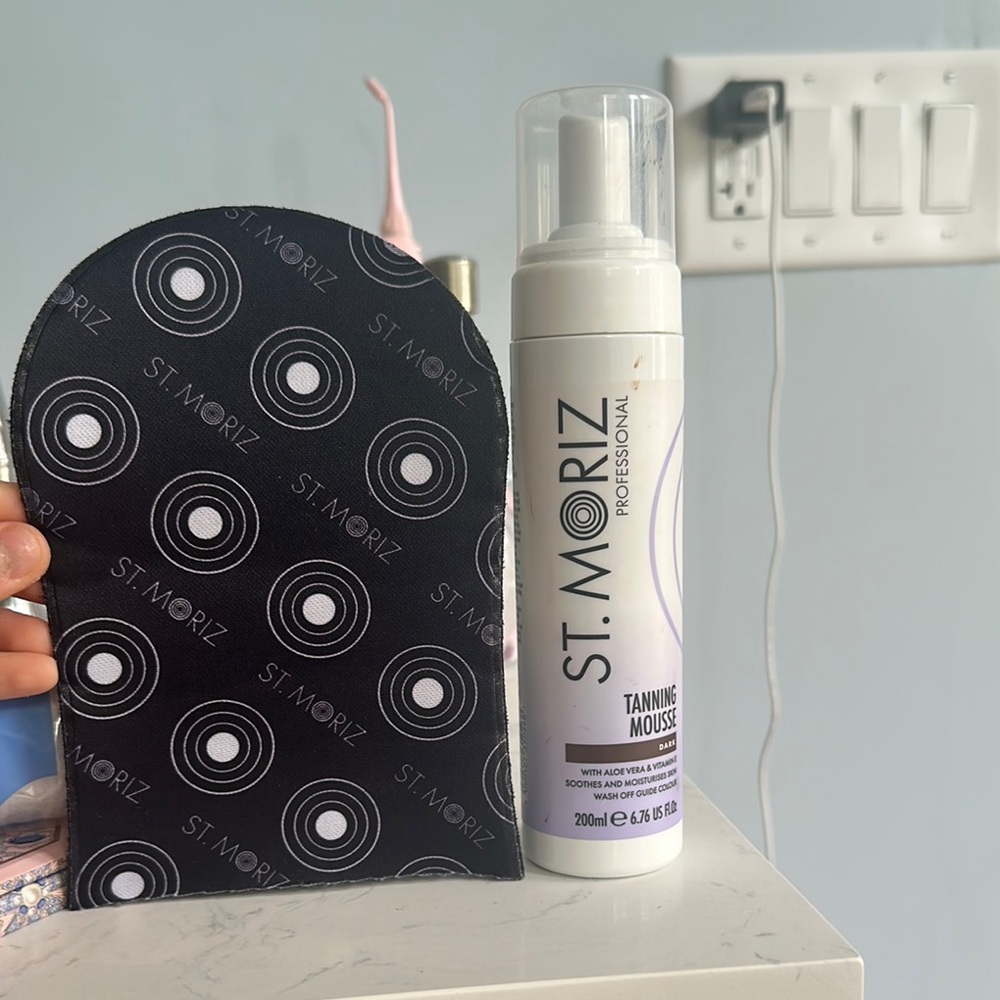 Professional Tanning Mousse with Mitt - White